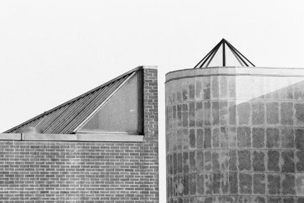 University of Aveiro, around 2010. The aesthetics and architecture of the buildings have always fascinated me. The patterns, the geometry, and the play of light. There’s something calm and precise about how the forms interact.