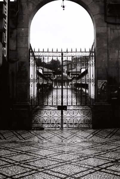 The old market of Viseu, now a space more focused on leisure. It also reflects a change in lifestyle and priorities, a shift from daily trade and routine to moments of relaxation and social life.